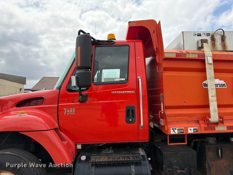 image for item DY3368 2007 International 7400 dump truck