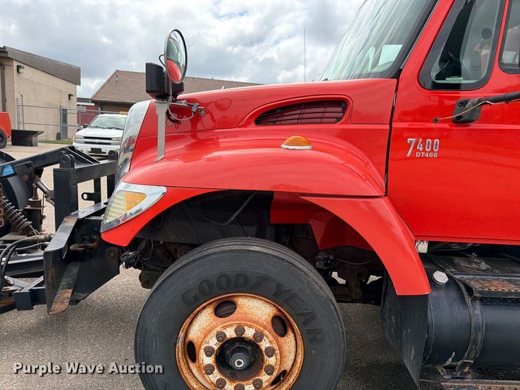 image for item DY3368 2007 International 7400 dump truck