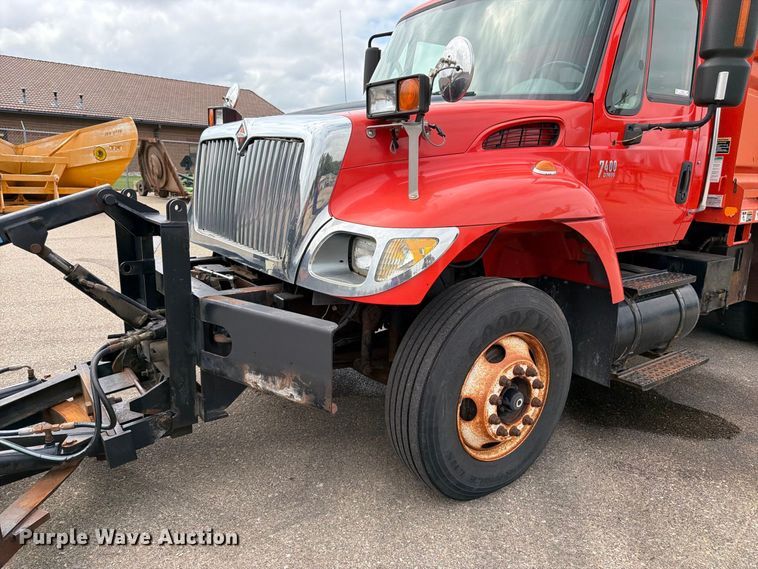 image for item DY3368 2007 International 7400 dump truck