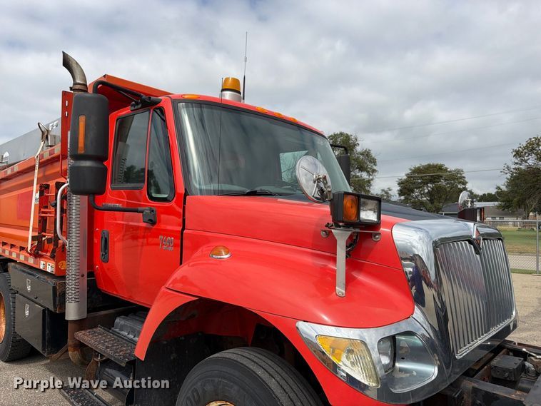 image for item DY3368 2007 International 7400 dump truck