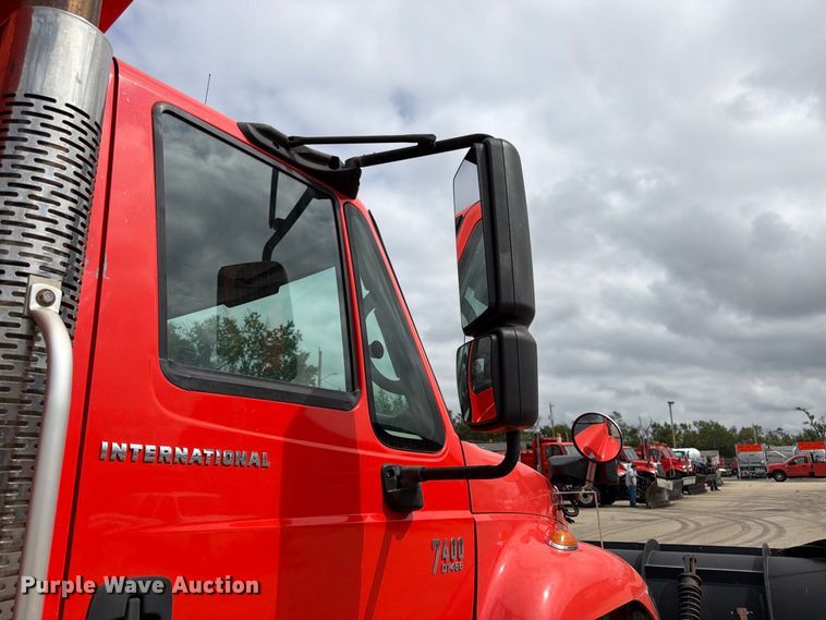 image for item DY3368 2007 International 7400 dump truck