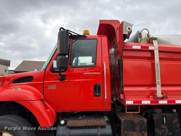 image for item DY3369 2007 International 7400 dump truck