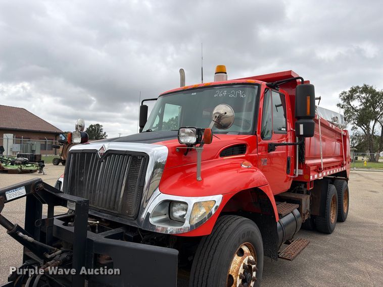 image for item DY3369 2007 International 7400 dump truck