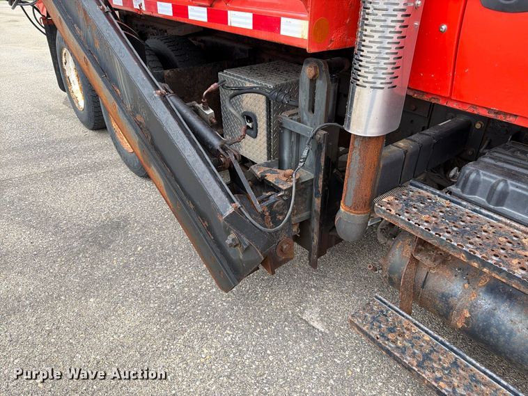 image for item DY3369 2007 International 7400 dump truck