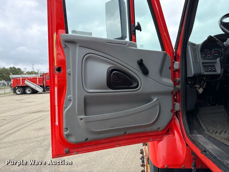image for item DY3369 2007 International 7400 dump truck