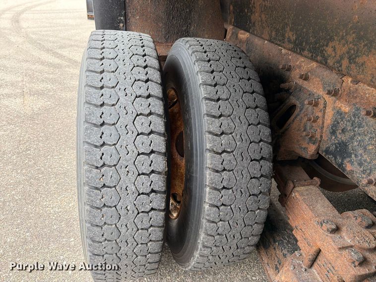 image for item DY3369 2007 International 7400 dump truck