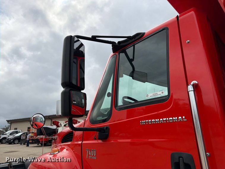 image for item DY3370 2007 International 7400 dump truck