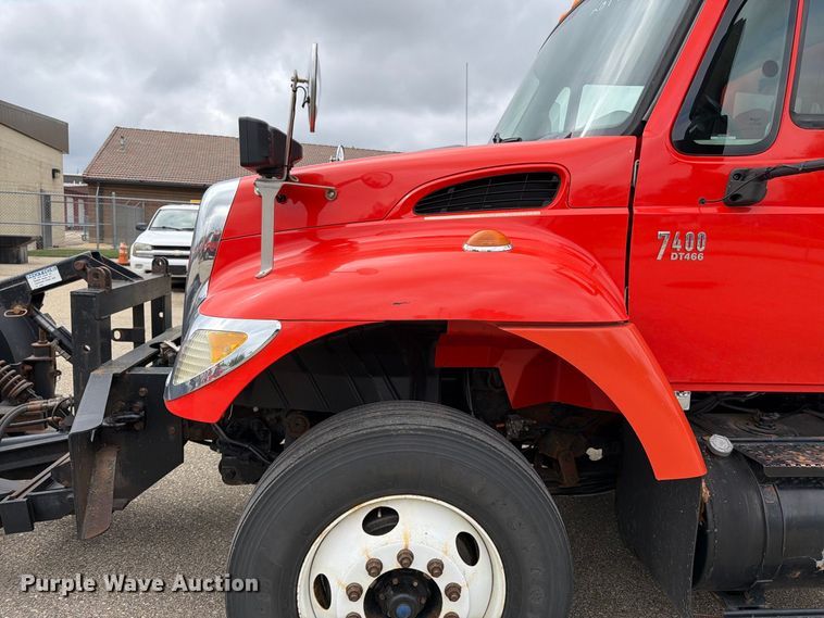 image for item DY3370 2007 International 7400 dump truck
