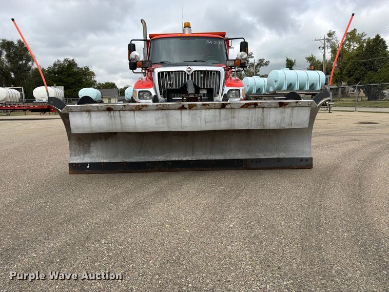 image for item DY3370 2007 International 7400 dump truck