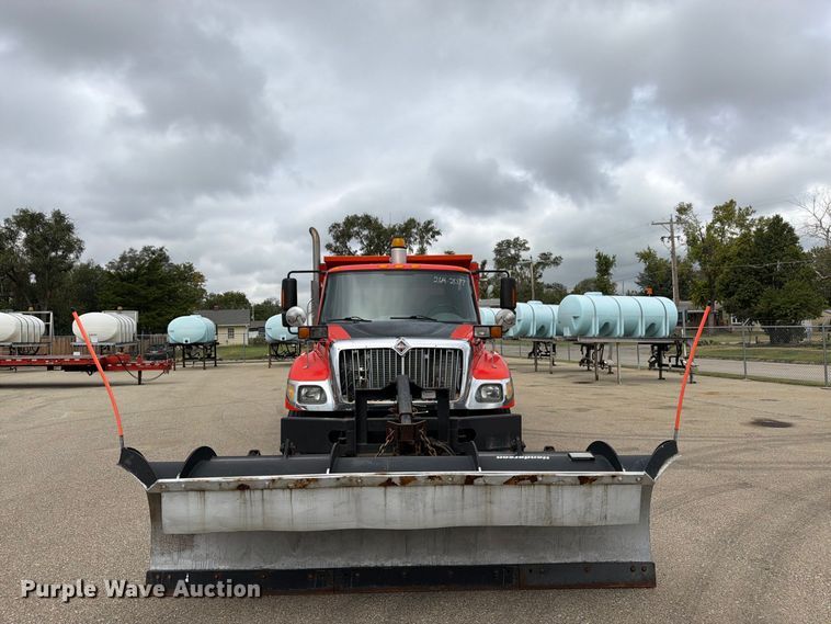 image for item DY3370 2007 International 7400 dump truck