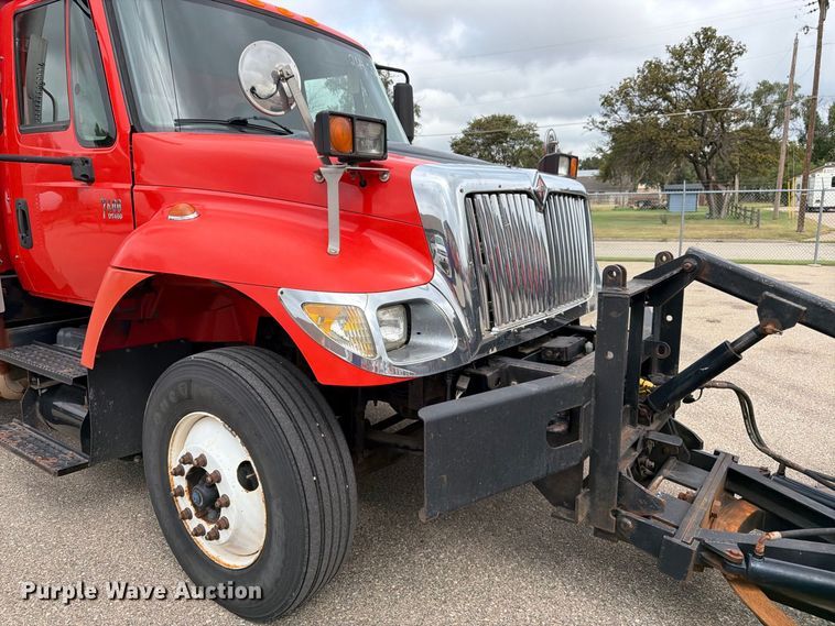 image for item DY3370 2007 International 7400 dump truck