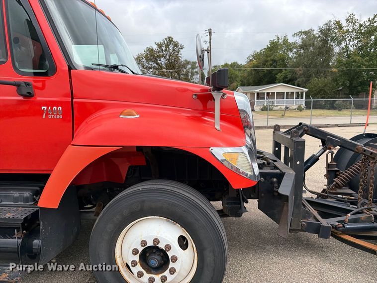 image for item DY3370 2007 International 7400 dump truck