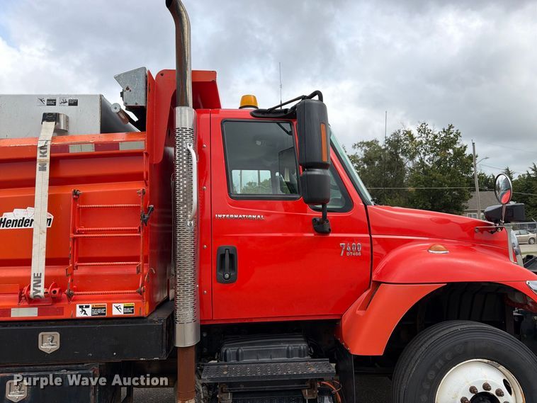 image for item DY3370 2007 International 7400 dump truck