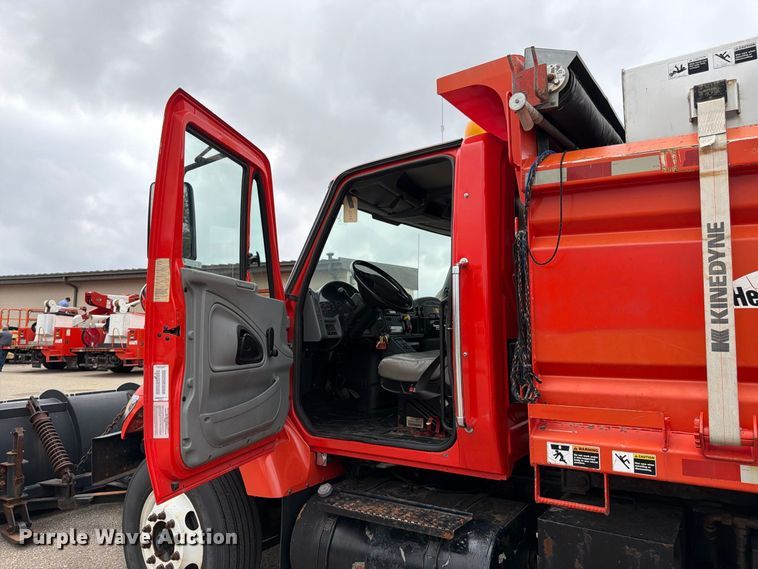 image for item DY3370 2007 International 7400 dump truck