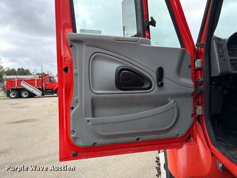 image for item DY3370 2007 International 7400 dump truck
