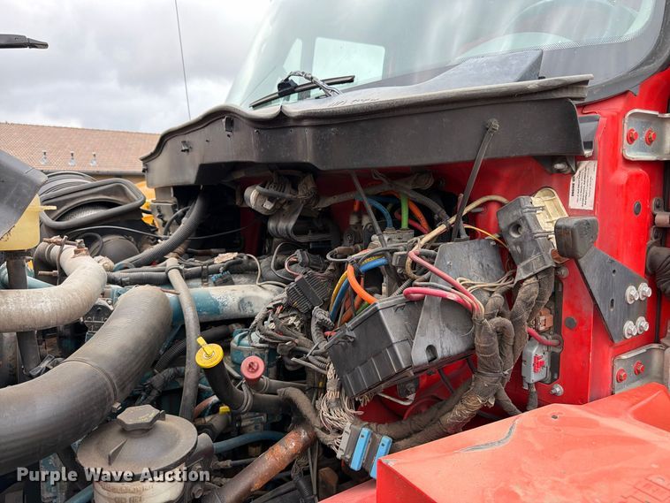 image for item DY3370 2007 International 7400 dump truck