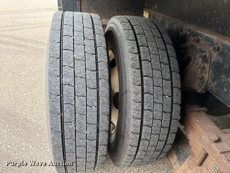 image for item DY3370 2007 International 7400 dump truck