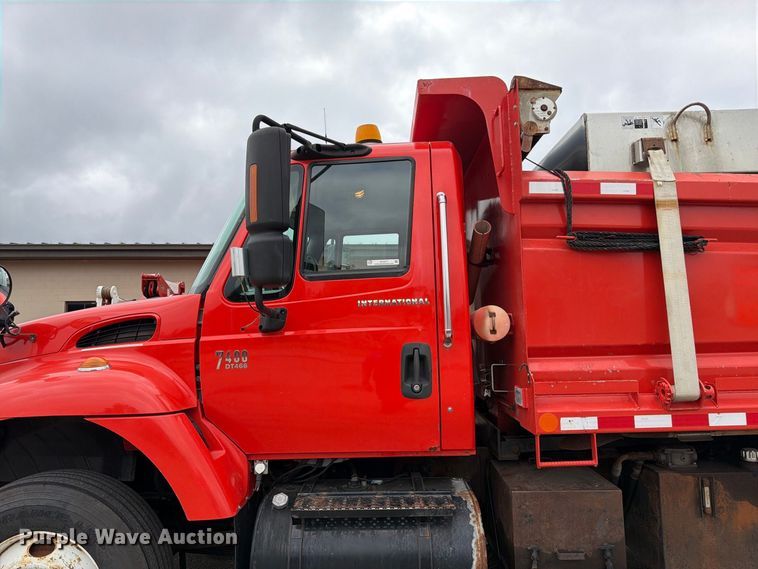 image for item DY3371 2007 International 7400 dump truck