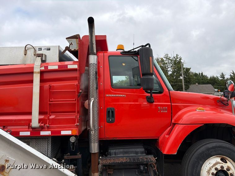 image for item DY3371 2007 International 7400 dump truck