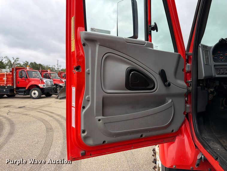 image for item DY3371 2007 International 7400 dump truck