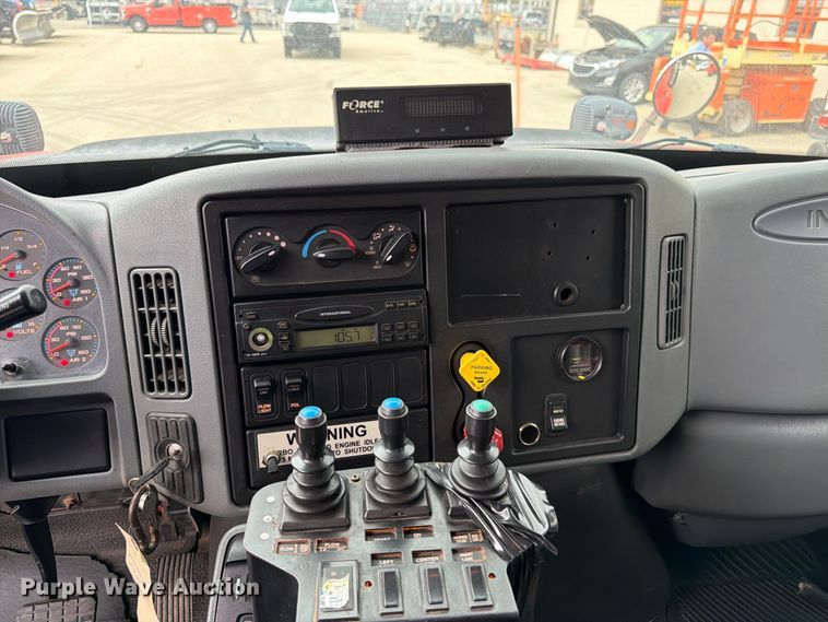 image for item DY3371 2007 International 7400 dump truck