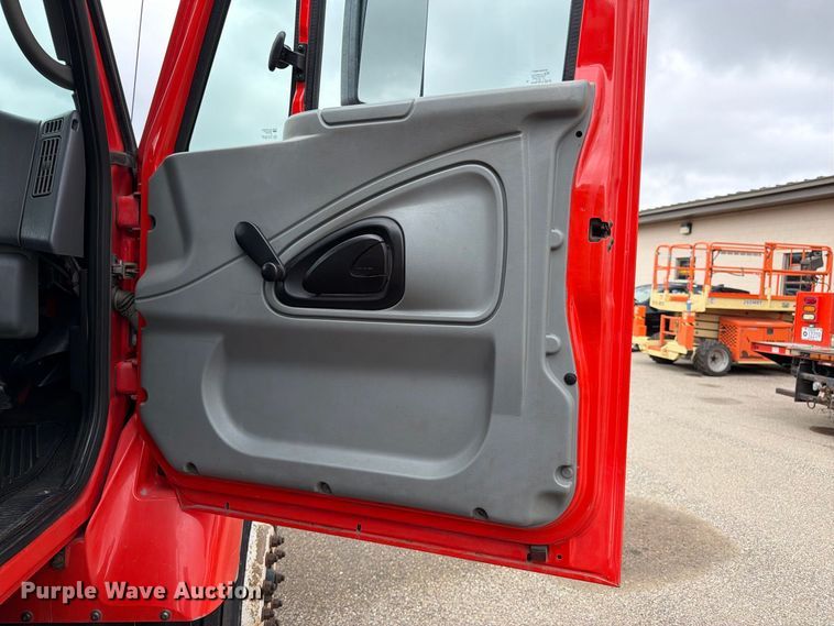 image for item DY3371 2007 International 7400 dump truck
