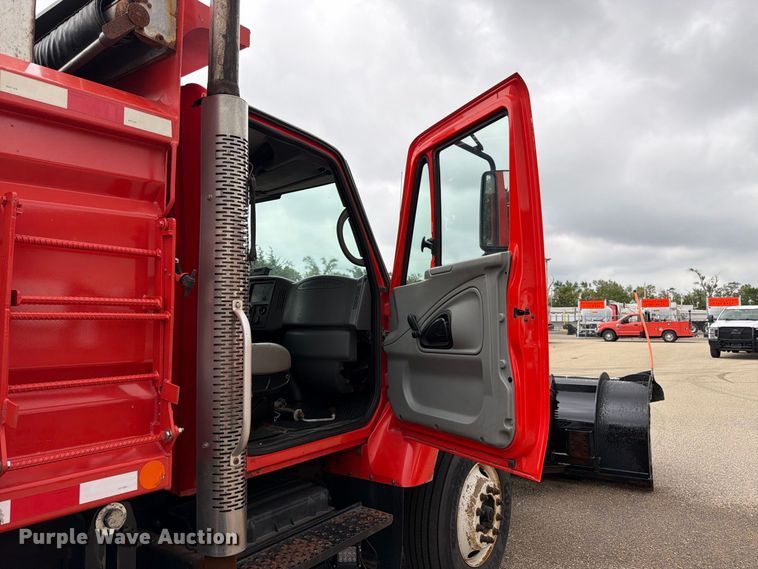 image for item DY3371 2007 International 7400 dump truck