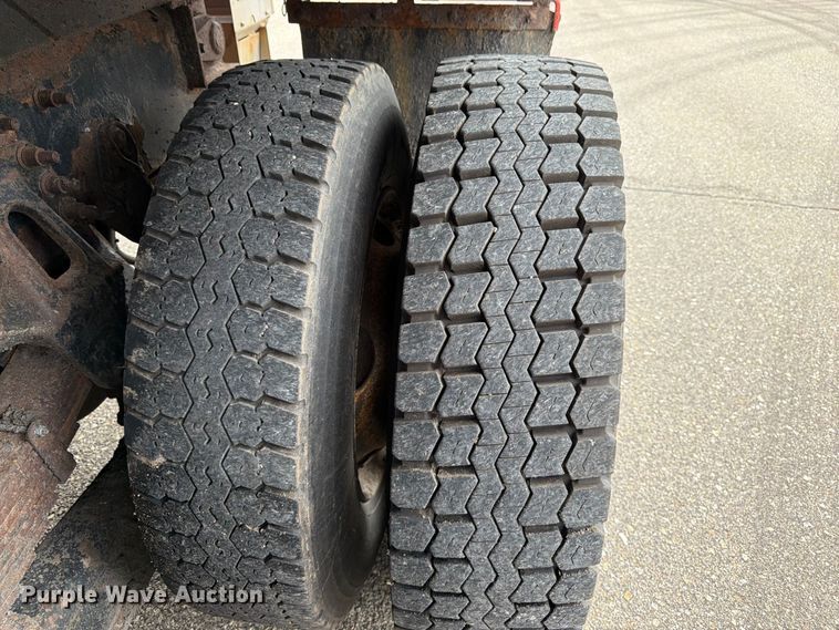 image for item DY3371 2007 International 7400 dump truck