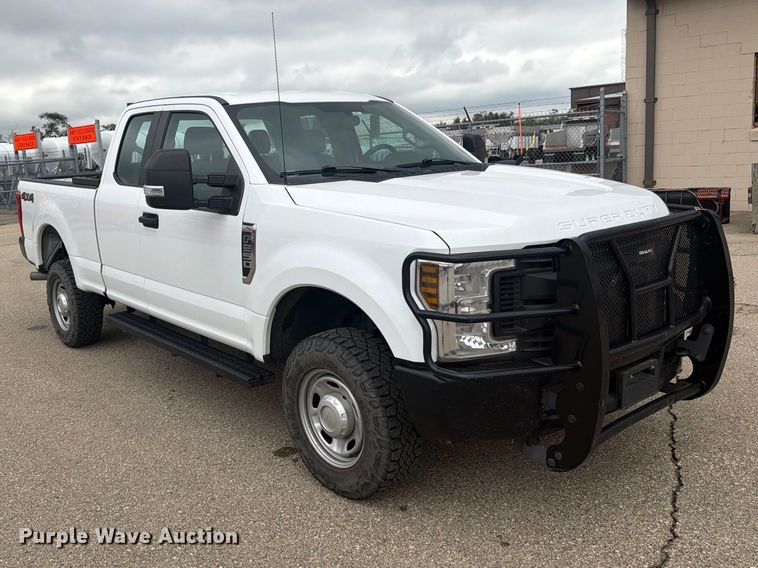 image for item DY3372 2019 Ford F250 Super Duty Ext. Cab pickup truck