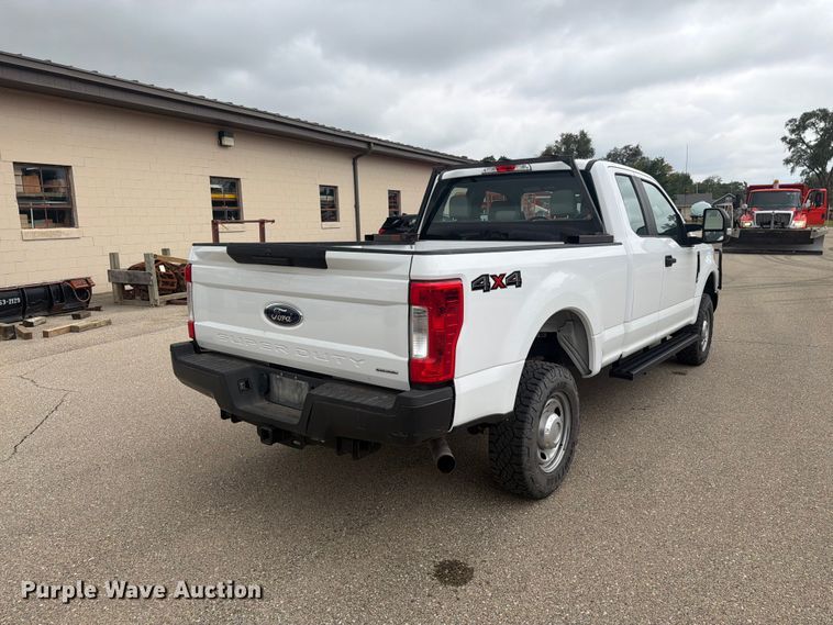 image for item DY3372 2019 Ford F250 Super Duty Ext. Cab pickup truck