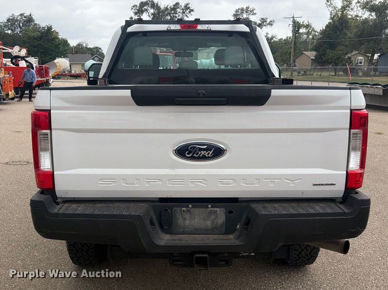 image for item DY3372 2019 Ford F250 Super Duty Ext. Cab pickup truck
