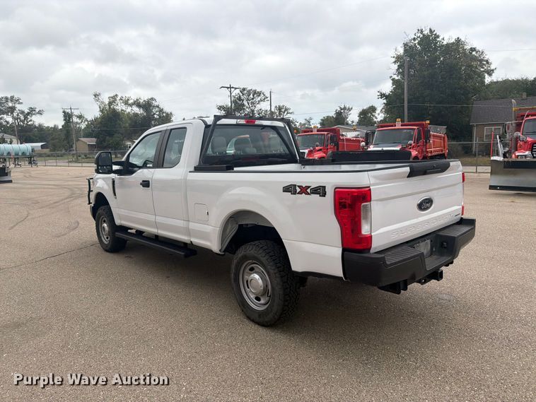image for item DY3372 2019 Ford F250 Super Duty Ext. Cab pickup truck