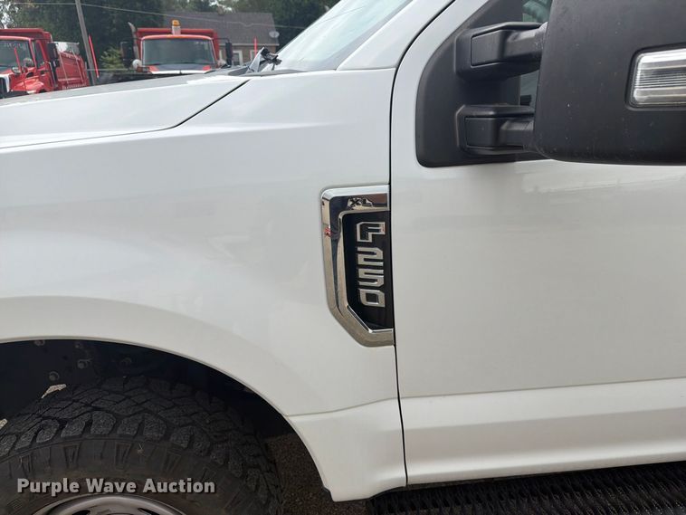 image for item DY3372 2019 Ford F250 Super Duty Ext. Cab pickup truck