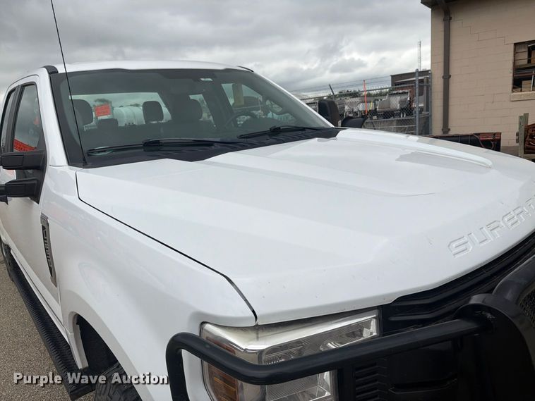 image for item DY3372 2019 Ford F250 Super Duty Ext. Cab pickup truck