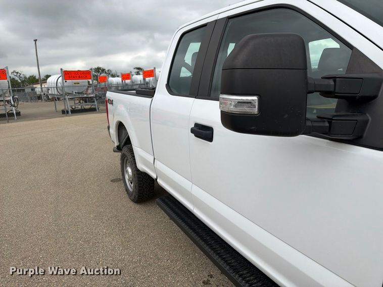 image for item DY3372 2019 Ford F250 Super Duty Ext. Cab pickup truck