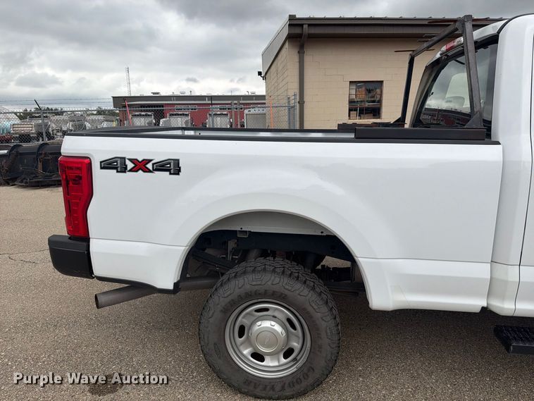 image for item DY3372 2019 Ford F250 Super Duty Ext. Cab pickup truck