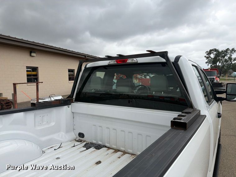 image for item DY3372 2019 Ford F250 Super Duty Ext. Cab pickup truck
