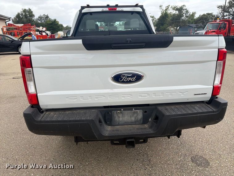 image for item DY3372 2019 Ford F250 Super Duty Ext. Cab pickup truck