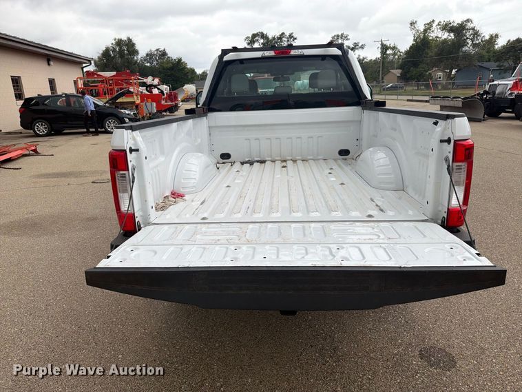 image for item DY3372 2019 Ford F250 Super Duty Ext. Cab pickup truck