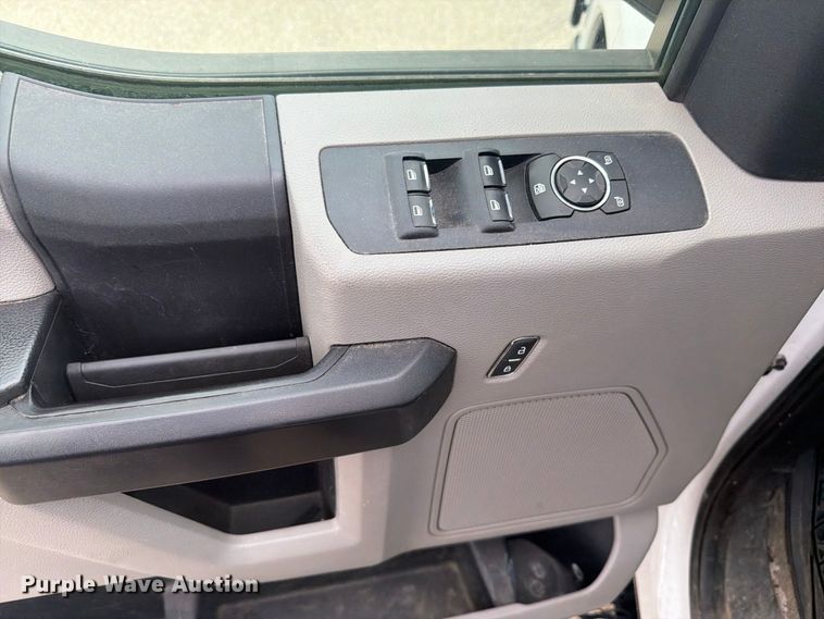 image for item DY3372 2019 Ford F250 Super Duty Ext. Cab pickup truck