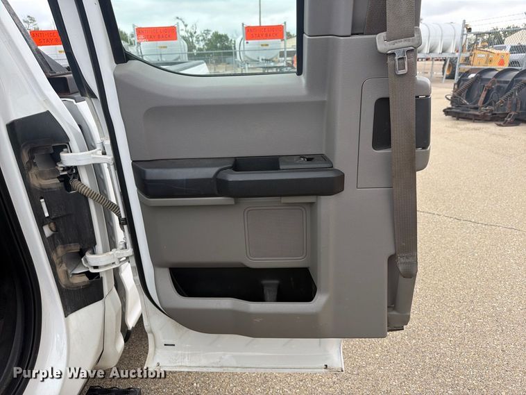 image for item DY3372 2019 Ford F250 Super Duty Ext. Cab pickup truck