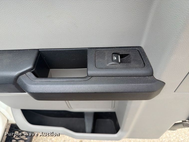 image for item DY3372 2019 Ford F250 Super Duty Ext. Cab pickup truck