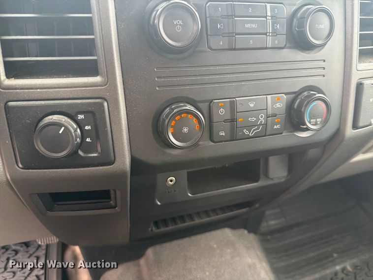 image for item DY3372 2019 Ford F250 Super Duty Ext. Cab pickup truck