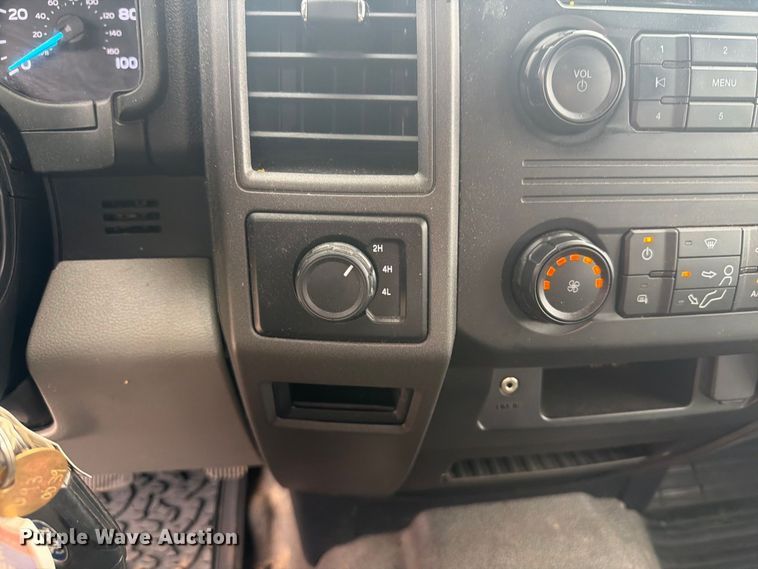 image for item DY3372 2019 Ford F250 Super Duty Ext. Cab pickup truck