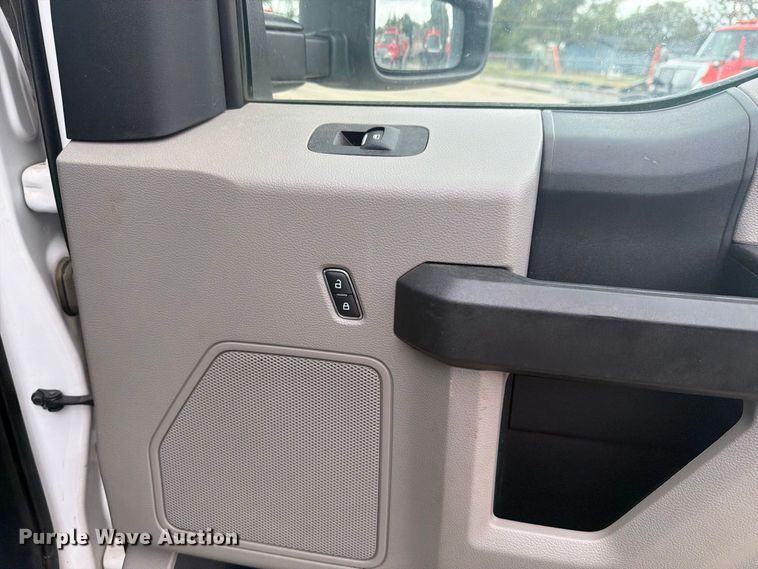 image for item DY3372 2019 Ford F250 Super Duty Ext. Cab pickup truck