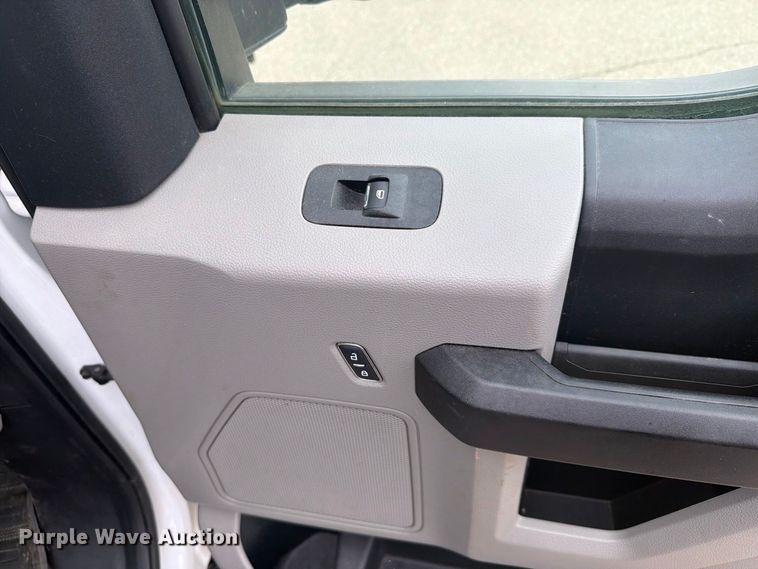 image for item DY3372 2019 Ford F250 Super Duty Ext. Cab pickup truck