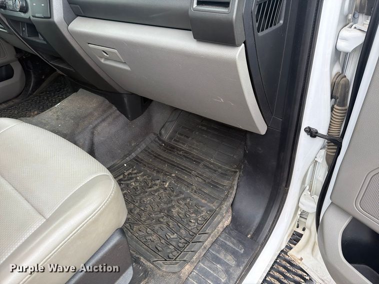 image for item DY3372 2019 Ford F250 Super Duty Ext. Cab pickup truck