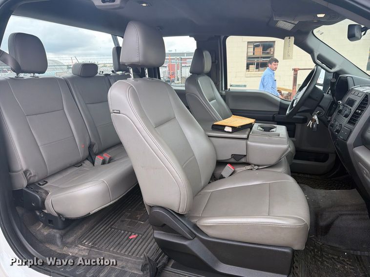 image for item DY3372 2019 Ford F250 Super Duty Ext. Cab pickup truck