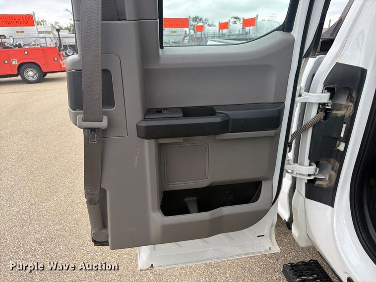 image for item DY3372 2019 Ford F250 Super Duty Ext. Cab pickup truck
