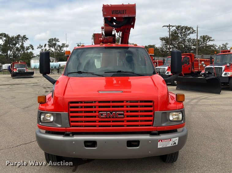 image for item DY3383 2007 GMC C4500 bucket truck